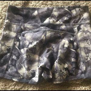 Fabletics short yoga shorts - size small